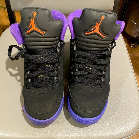 Size y 6.5 which is 8 in women retro 5s basically new worn maybe twice - Picture 1 of 5